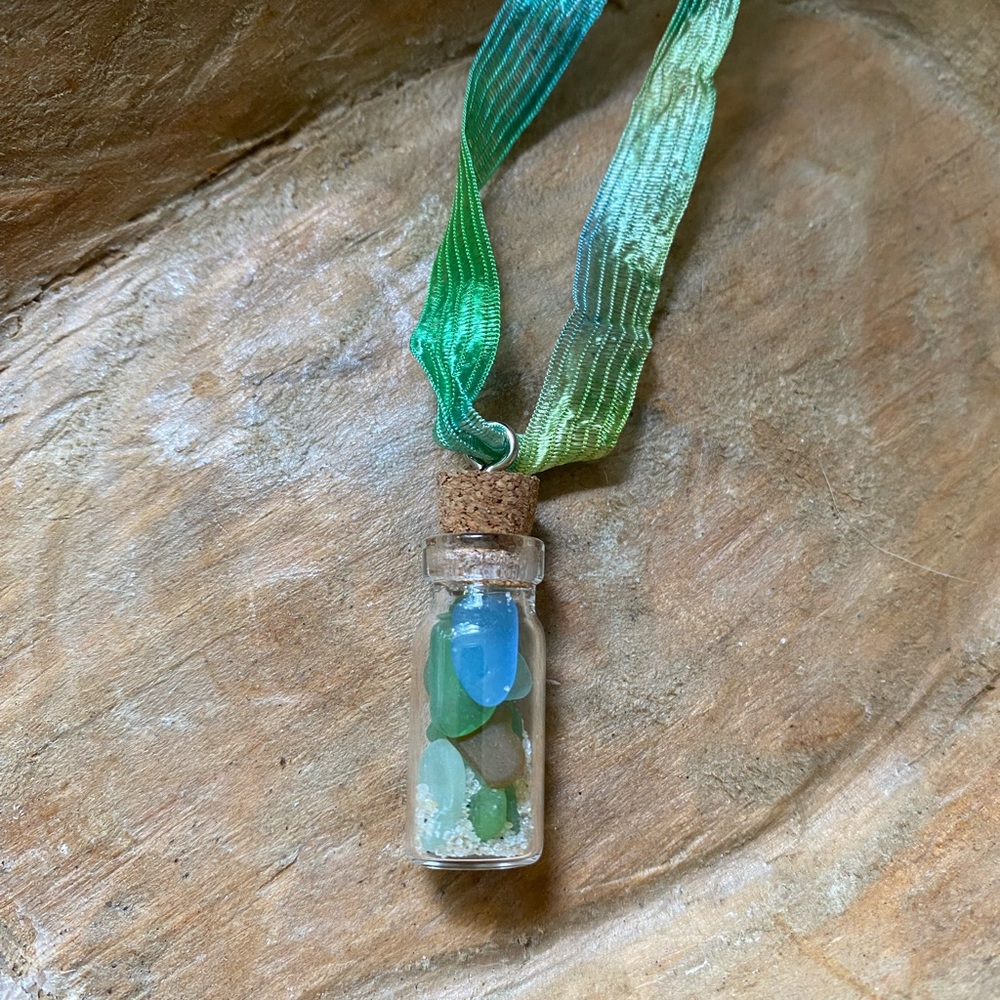 NWOT Artisan Handcrafted Green and Blue Sea Glass Pendant Jewelry - Picture 10 of 10